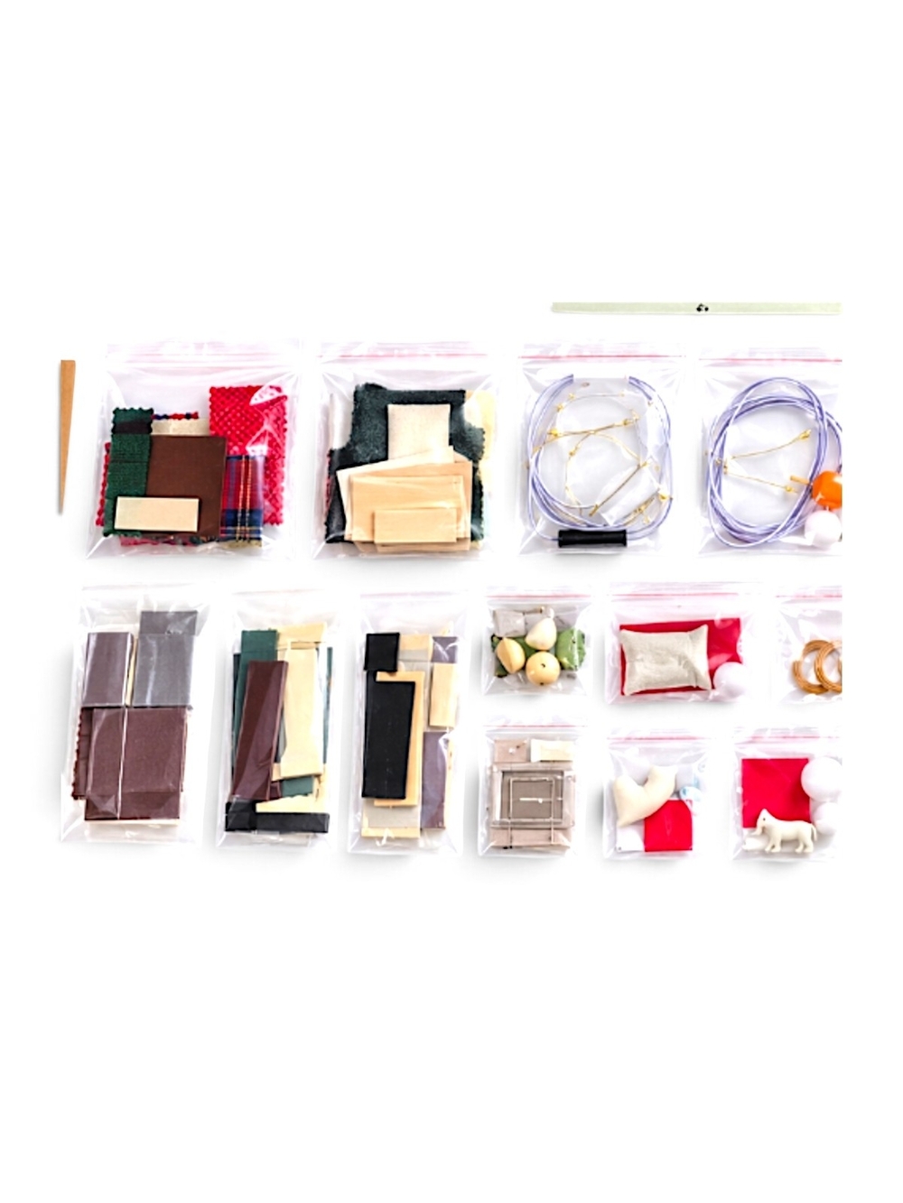 Cuteroom Holiday Times 8009-A DIY Miniature Dollhouse Christmas LED Kit - Picture 8 of 9